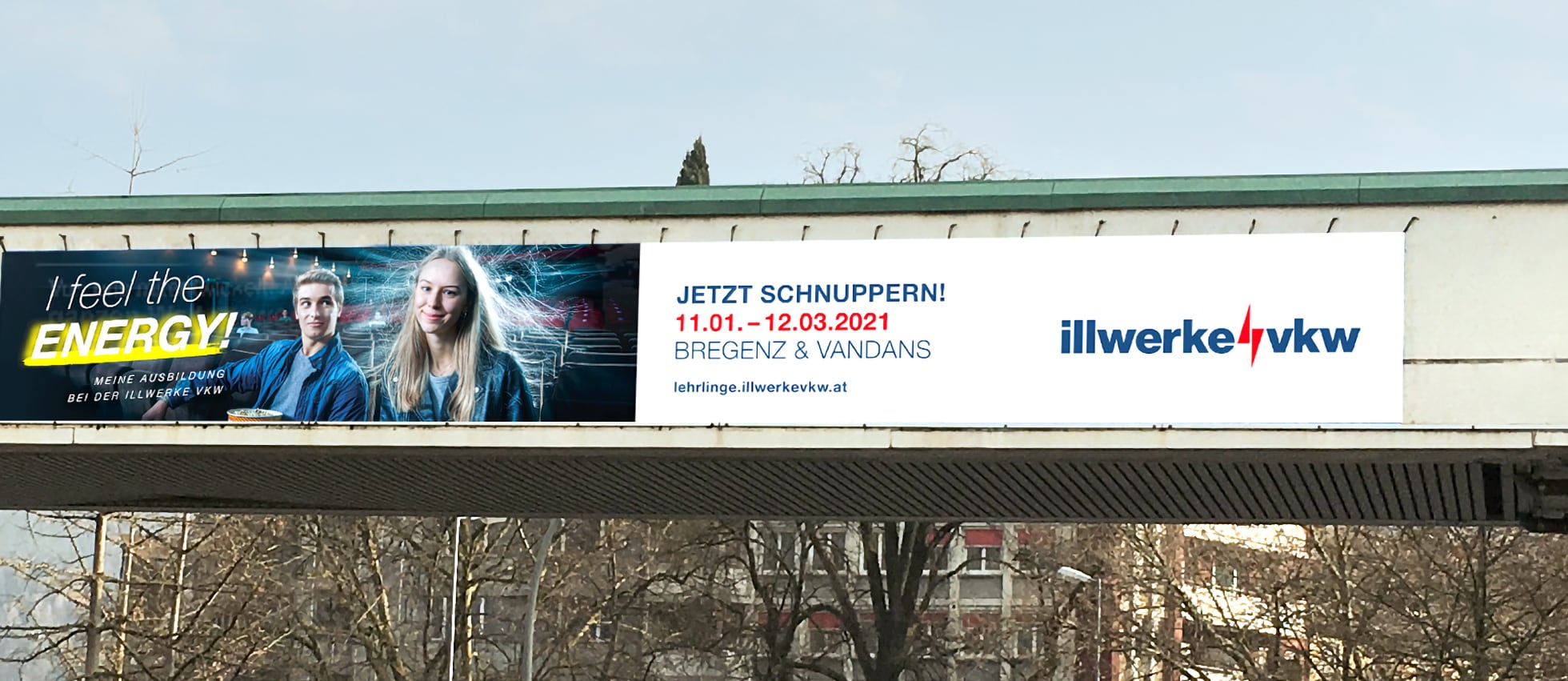 Werbebanner bei Bahnhofsbrücke 