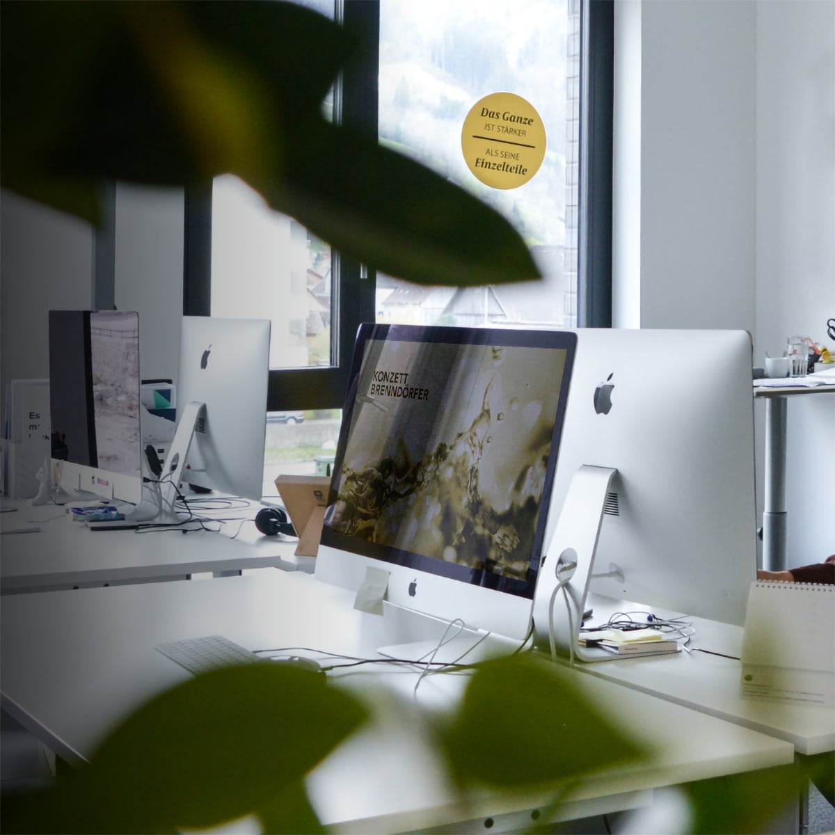 Blick in die Agentur bei Konzett Brenndörfer